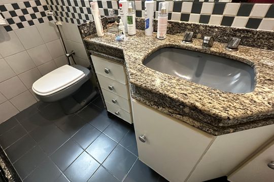Banheiro de apartamento à venda com 3 quartos, 208m² em Recreio dos Bandeirantes, Rio de Janeiro