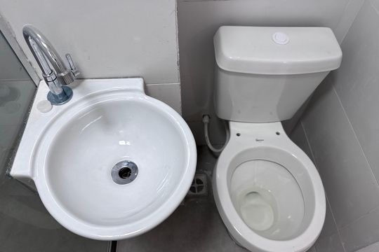 Banheiro Social de apartamento para alugar com 2 quartos, 63m² em Barra da Tijuca, Rio de Janeiro