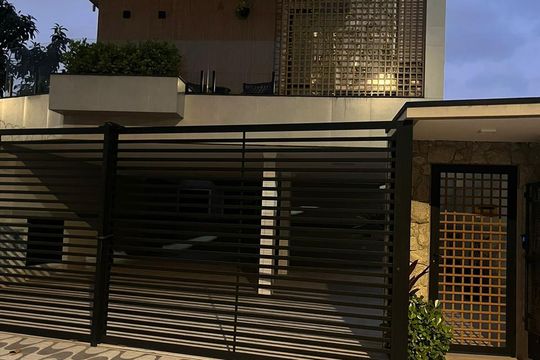 Fachada de casa de condomínio para alugar com 2 quartos, 52m² em Vila Caiçara, Praia Grande