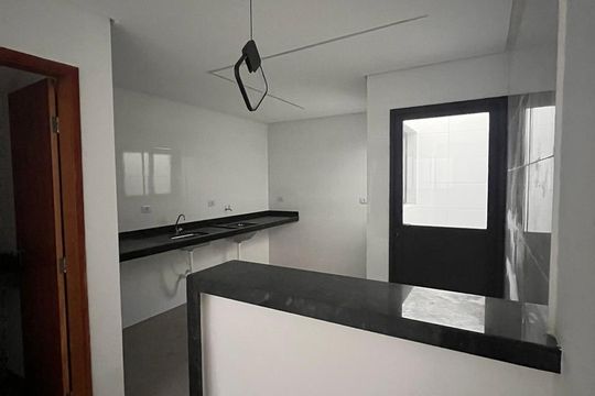 Cozinha de casa de condomínio para alugar com 2 quartos, 52m² em Vila Caiçara, Praia Grande