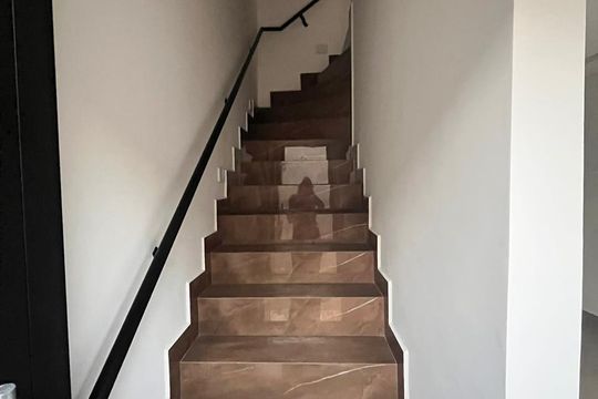 Escada de casa de condomínio para alugar com 2 quartos, 52m² em Vila Caiçara, Praia Grande