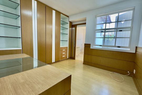 Casa à venda com 4 quartos, 300m² em Vila Paris, Belo Horizonte