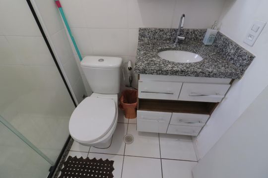 Banheiro de apartamento à venda com 1 quarto, 30m² em Km 18, Osasco