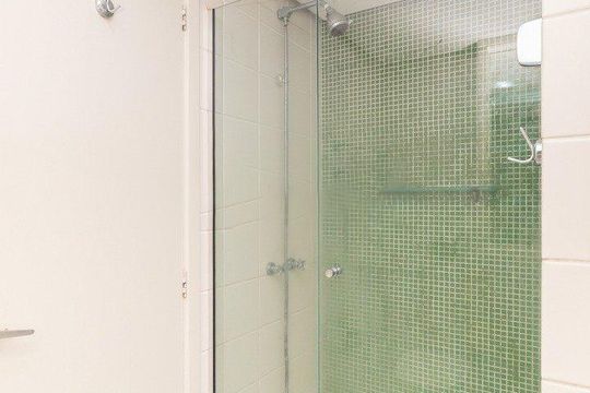 Banheiro  de apartamento para alugar com 2 quartos, 128m² em Medianeira, Porto Alegre