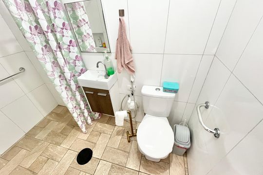 Banheiro de serviço de casa à venda com 2 quartos, 100m² em Vila Romero, São Paulo