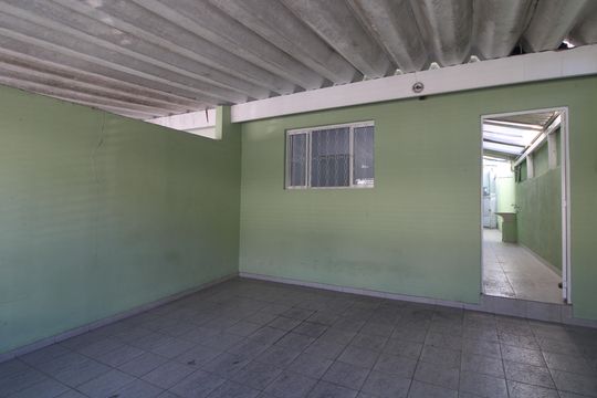 Garagem de casa à venda com 2 quartos, 125m² em Socorro, São Paulo
