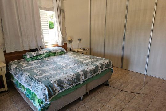 Quarto de casa de condomínio à venda com 4 quartos, 330m² em Loteamento Caminhos de San Conrado (Sousas), Campinas