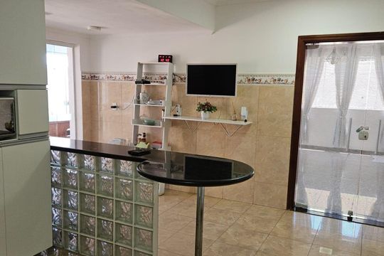 Cozinha de casa de condomínio à venda com 4 quartos, 330m² em Loteamento Caminhos de San Conrado (Sousas), Campinas