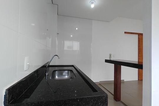 Cozinha de apartamento para alugar com 2 quartos, 55m² em Santa Mônica, Uberlândia