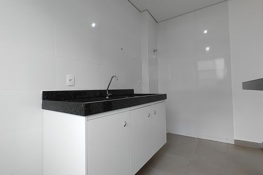 Cozinha de apartamento para alugar com 2 quartos, 55m² em Santa Mônica, Uberlândia