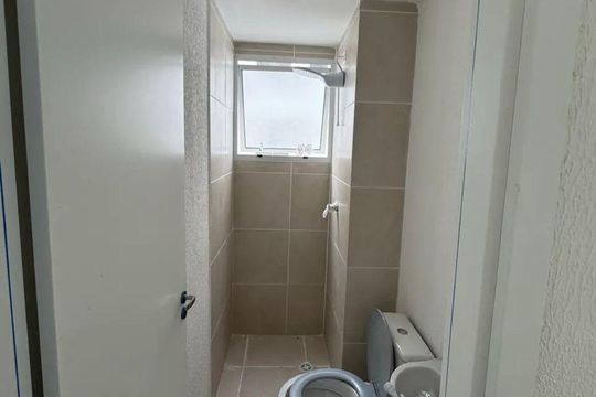 Banheiro de apartamento para alugar com 2 quartos, 38m² em Arraial do Retiro, Salvador