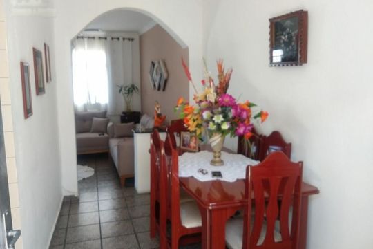 Casa à venda com 4 quartos, 141m² em Vila Zat, São Paulo