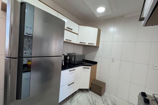 Cozinha de apartamento à venda com 2 quartos, 55m² em Jardim Roberto, Osasco