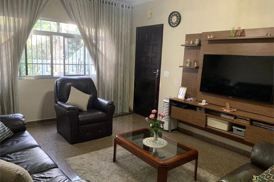 Casa à venda com 3 quartos, 200m² em Jardim Santa Maria, São Paulo