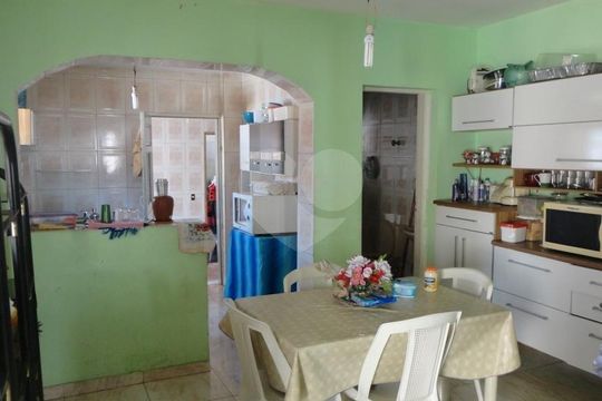 Casa à venda com 5 quartos, 240m² em Jardim Piracuama, São Paulo