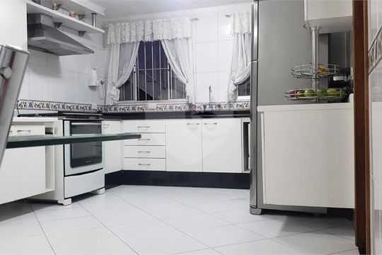 Casa à venda com 4 quartos, 270m² em Conjunto Habitacional Barreira Grande, São Paulo