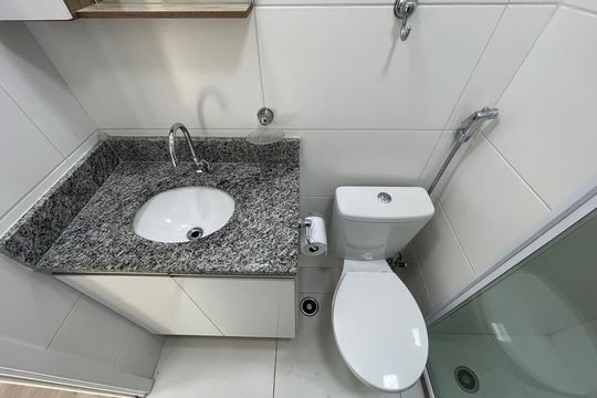 Banheiro de kitnet/studio para alugar com 1 quarto, 25m² em Butantã, São Paulo