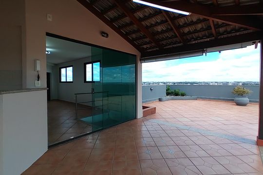 Apartamento para alugar com 4 quartos, 280m² em Osvaldo Rezende, Uberlândia