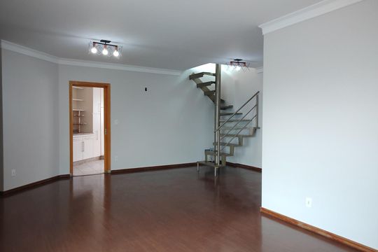 Apartamento para alugar com 4 quartos, 280m² em Osvaldo Rezende, Uberlândia