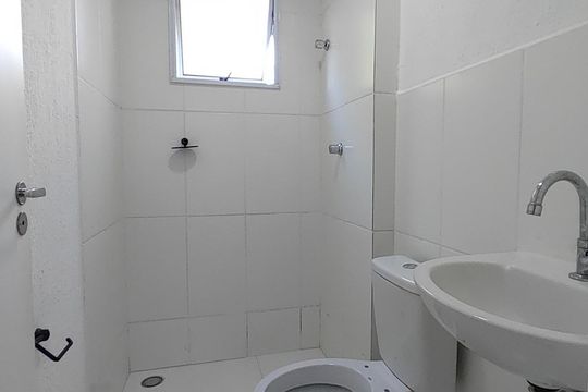 Banheiro de apartamento para alugar com 2 quartos, 44m² em Chácaras Tubalina e Quartel, Uberlândia