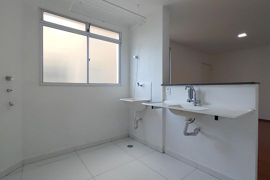 Cozinha de apartamento para alugar com 2 quartos, 44m² em Chácaras Tubalina e Quartel, Uberlândia