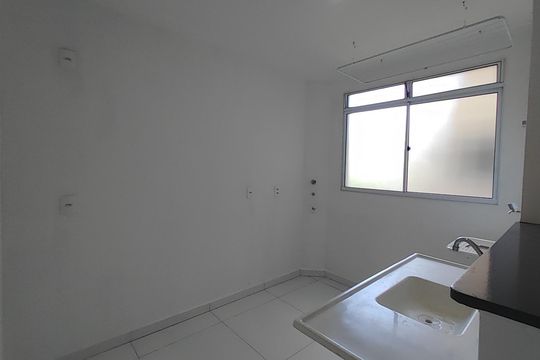 Cozinha de apartamento para alugar com 2 quartos, 44m² em Chácaras Tubalina e Quartel, Uberlândia