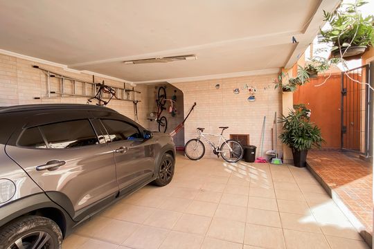 Garagem  de casa à venda com 4 quartos, 240m² em Vila Paranagua, São Paulo