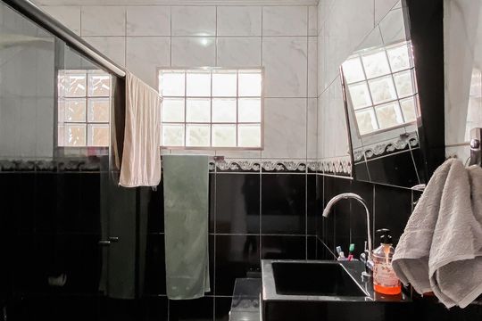 Banheiro da Suíte de casa à venda com 4 quartos, 240m² em Vila Paranagua, São Paulo