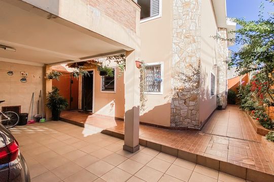 Garagem  de casa à venda com 4 quartos, 240m² em Vila Paranagua, São Paulo