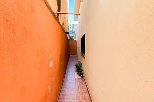 Quintal  de casa à venda com 4 quartos, 240m² em Vila Paranagua, São Paulo
