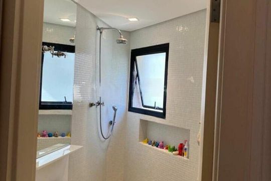 Apartamento para alugar com 3 quartos, 230m² em Real Parque, São Paulo