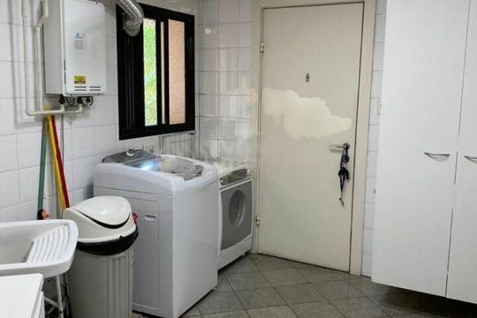 Apartamento para alugar com 3 quartos, 230m² em Real Parque, São Paulo