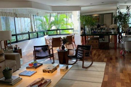 Apartamento para alugar com 3 quartos, 230m² em Real Parque, São Paulo