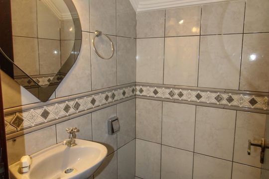 Lavabo de casa de condomínio à venda com 3 quartos, 150m² em Jardim Alvorada (Butantã), São Paulo