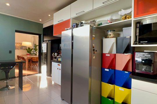 Cozinha de apartamento à venda com 3 quartos, 165m² em Cerqueira César, São Paulo