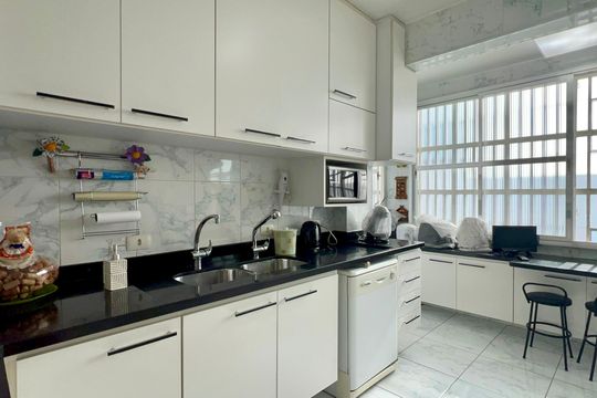 Cozinha de apartamento para alugar com 2 quartos, 150m² em Jardim Paulista, São Paulo