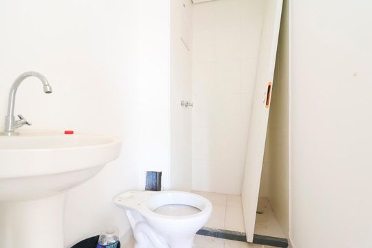 Banheiro de apartamento à venda com 2 quartos, 38m² em Itaquera, São Paulo