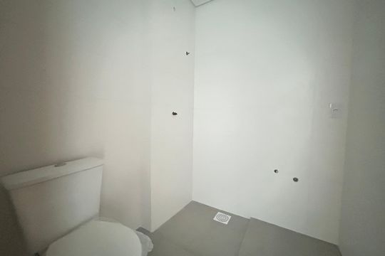 Banheiro de kitnet/studio para alugar com 1 quarto, 30m² em Campeche Central, Florianópolis