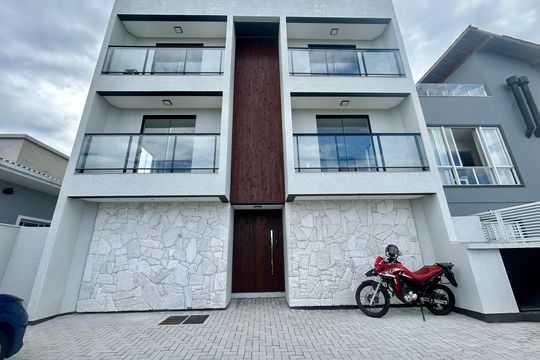 Fachada  de kitnet/studio para alugar com 1 quarto, 30m² em Campeche Central, Florianópolis