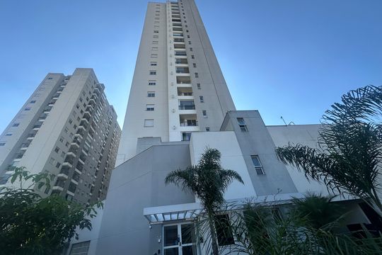Fachada de apartamento para alugar com 1 quarto, 43m² em Jardim Tupanci, Barueri