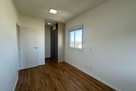 Quarto de apartamento para alugar com 1 quarto, 43m² em Jardim Tupanci, Barueri