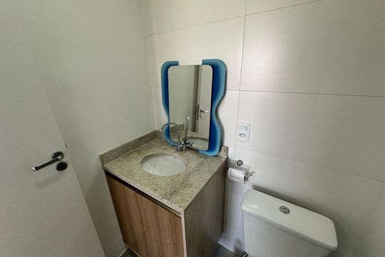 Banheiro de apartamento para alugar com 1 quarto, 43m² em Jardim Tupanci, Barueri