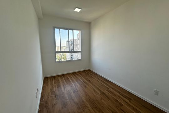 Sala de apartamento para alugar com 1 quarto, 43m² em Jardim Tupanci, Barueri