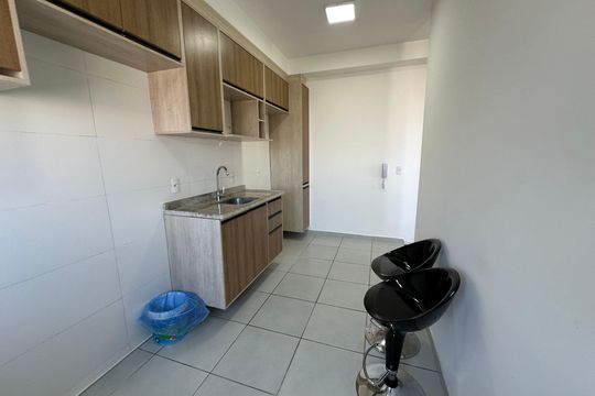 Cozinha de apartamento para alugar com 1 quarto, 43m² em Jardim Tupanci, Barueri