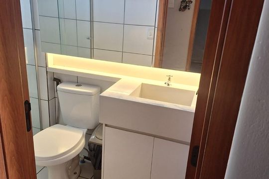 Banheiro de casa à venda com 2 quartos, 42m² em Restinga, Porto Alegre