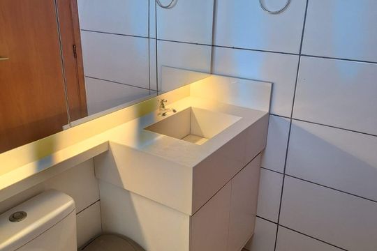 Banheiro de casa à venda com 2 quartos, 42m² em Restinga, Porto Alegre