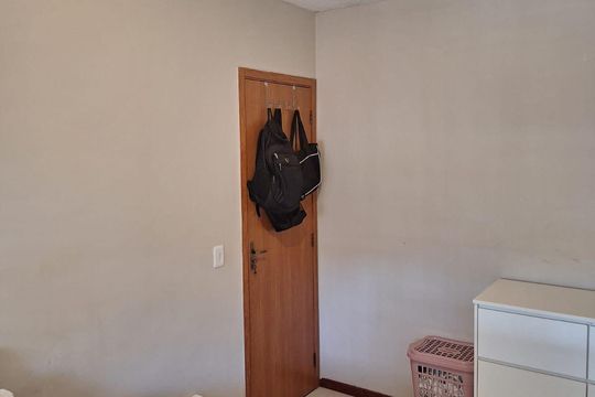 Quarto 2 de casa à venda com 2 quartos, 42m² em Restinga, Porto Alegre