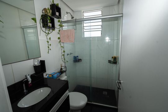 Banheiro de apartamento à venda com 3 quartos, 125m² em Jardim Itu, Porto Alegre