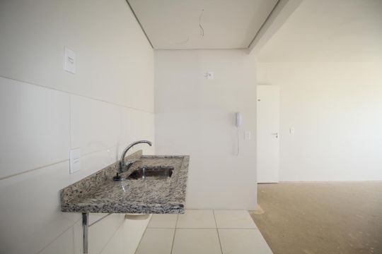 Cozinha de apartamento à venda com 2 quartos, 50m² em Parque Santa Fé, Porto Alegre