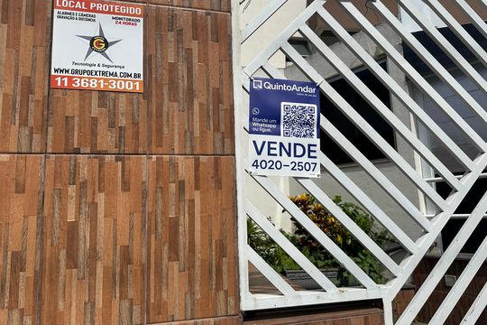 Placa de apartamento à venda com 2 quartos, 67m² em Vila Boa Vista, Barueri